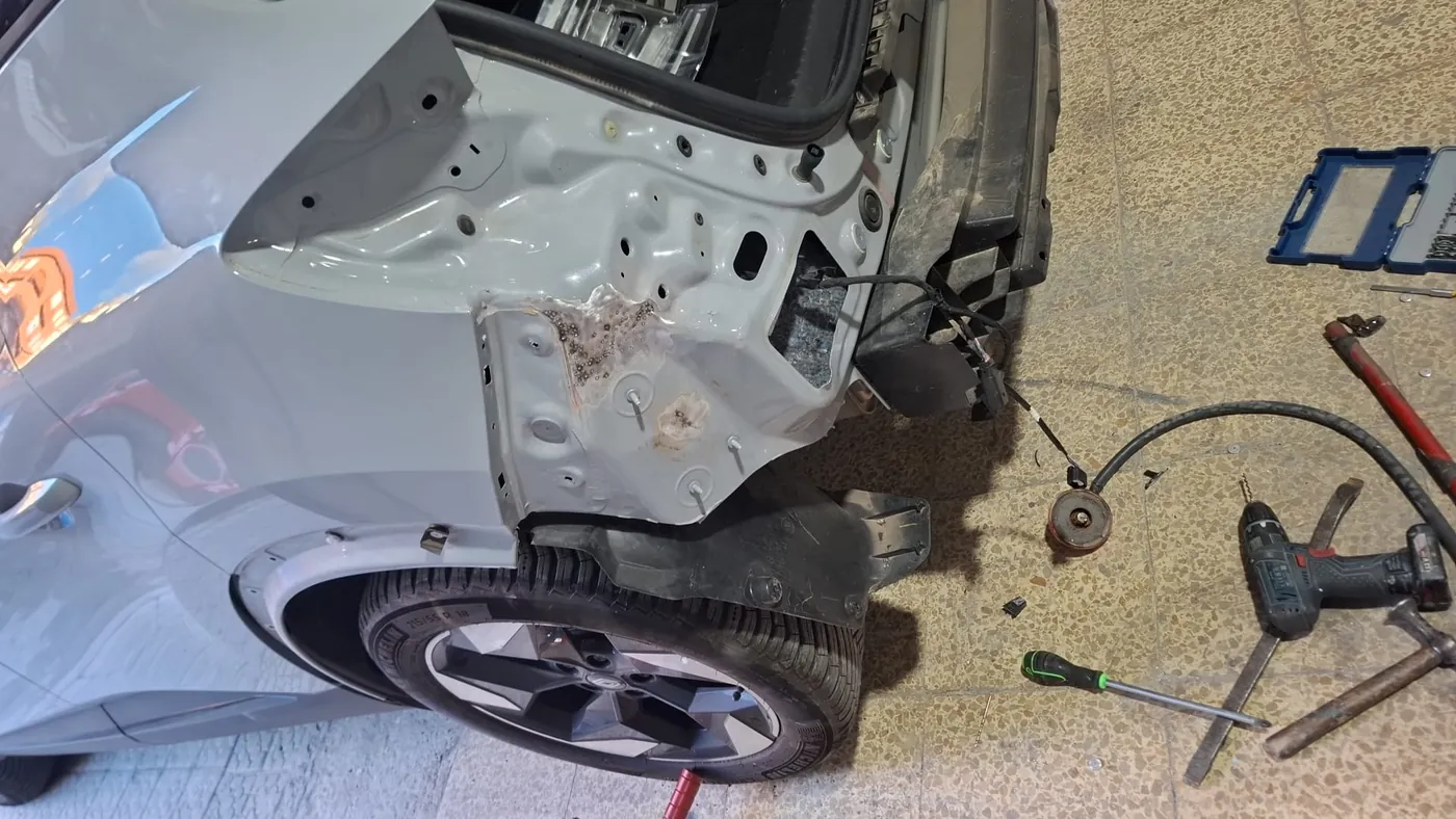 Renault Captur · Reparación de aleta y paragolpes trasero — En proceso — chapa
