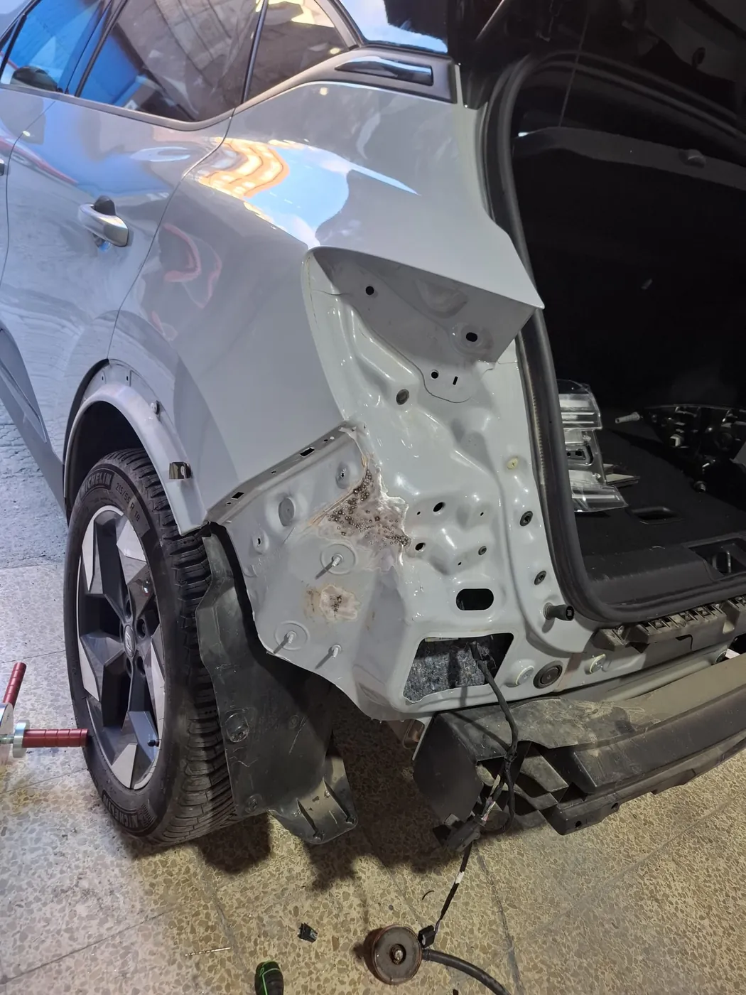 Renault Captur · Reparación de aleta y paragolpes trasero — En proceso — chapa