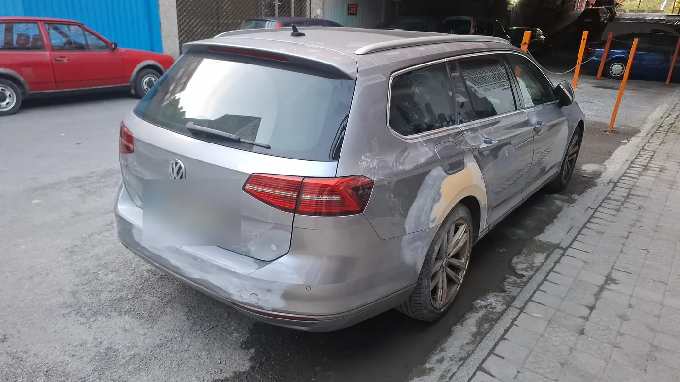 VW Passat Variant · Preparación de chapa — En proceso