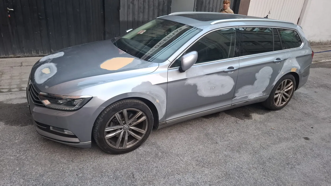 VW Passat Variant · Preparación de chapa — En proceso